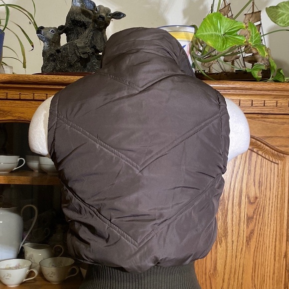 Urban Behavior Brown Vest, Zip up with snap closures - Picture 2 of 9